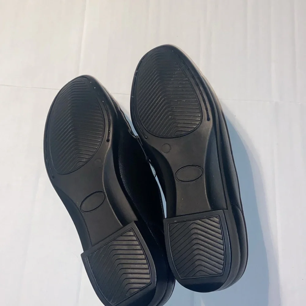 Black leather loafers by Deer Stags comfort footwear size 10M